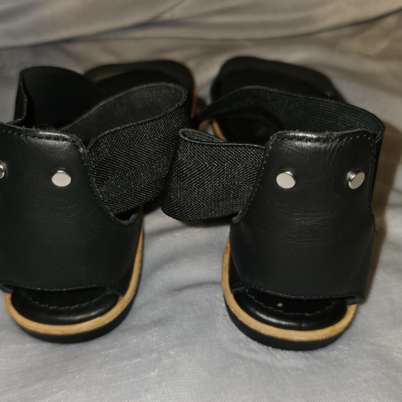 Sorel black sandal size 8.5 - Picture 6 of 6
